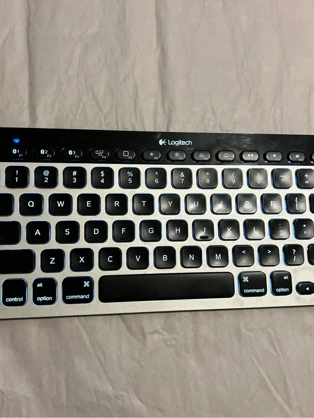 Logitech Backlit Wireless Keyboard - Black and Silver K811